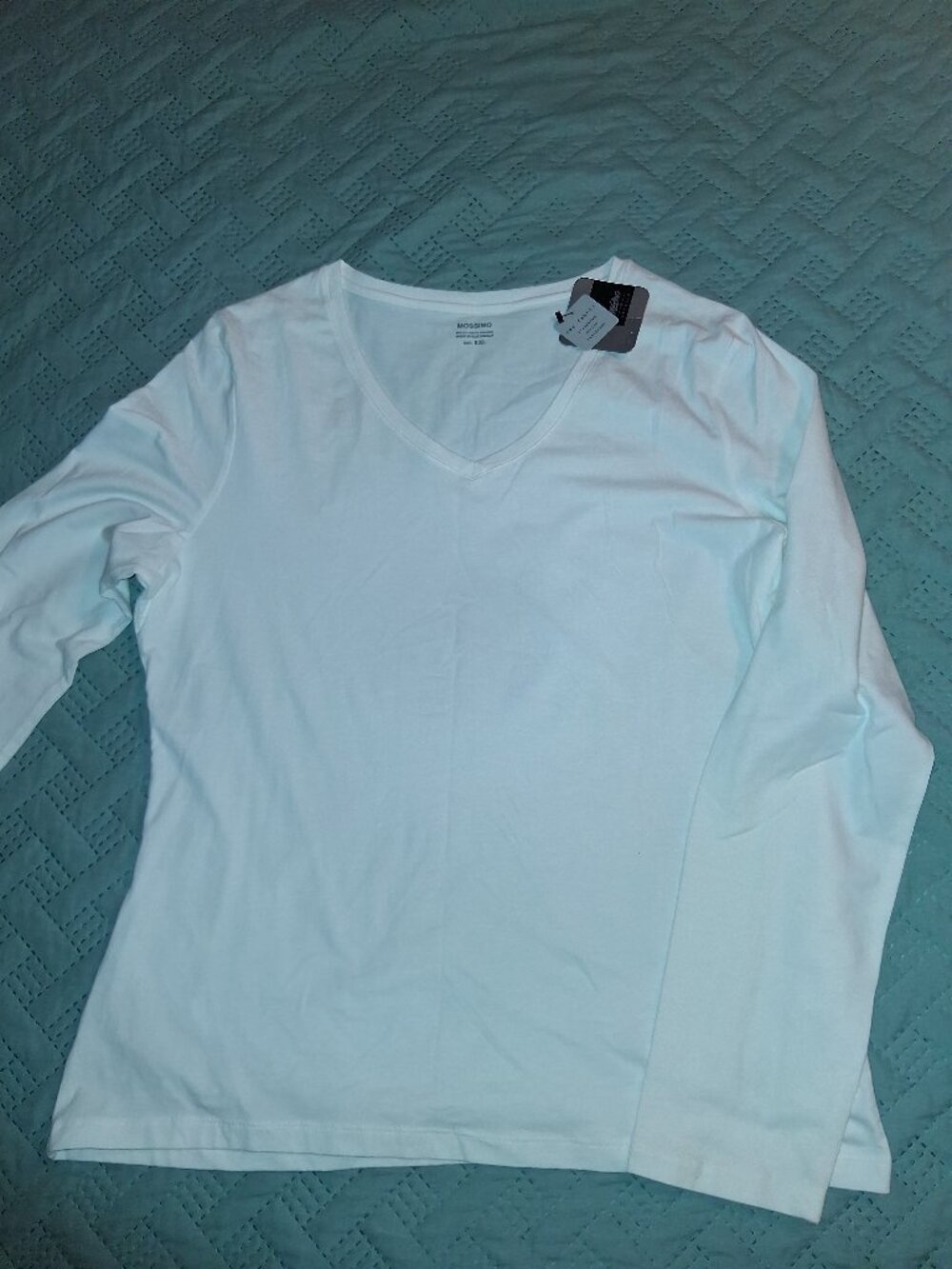NEW! White Long Sleeve V-Neck T-size XXL